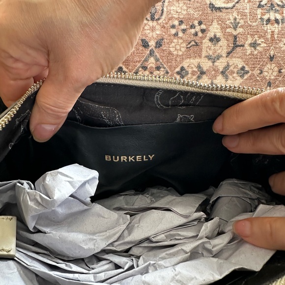 Off White Burkely Shoulder Bag - Picture 7 of 9